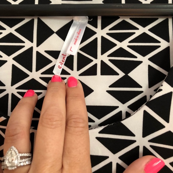 Black and white Geometric pattern dress. - Picture 6 of 7